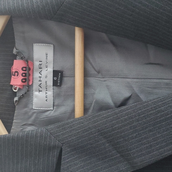 Tahari Arthur S. Levine skirt suit, charcoal gray pinstripe - Picture 3 of 9